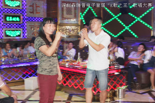 滑環(huán)檢測(cè)部男女同事深情合唱“被風(fēng)吹過(guò)的夏天
